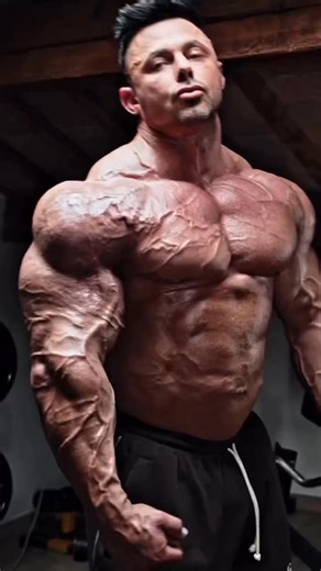 Bodybuilders News Mattia Vecchi Master Bb Over 40 - nuovo video di oggi - Team Romano #muscles #bodybuilding #gym #makegreatthebodybuildingagain #workout #culturismoitaliano #bodybuilder #master | Culturismo Italiano