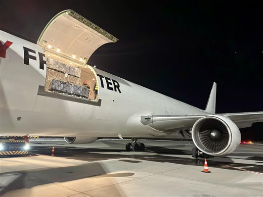 Primul zbor cargo civil a aterizat pe aeroportul Ghimbav, Brașov