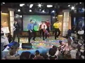 Wiggles Here Comes a Bear