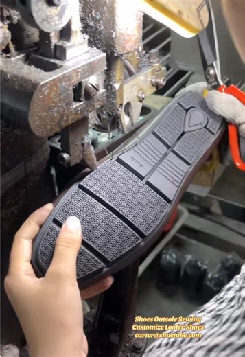 Customized shoes outsole sewing to guarantee the durable fitting. Share different shoes making process everyday. #customizedshoes #shoesewing #shoemaking #loafershoes #rubbershoes #leathershoes #shoefactory #shoemaker #customshoes #calzado #sneakers