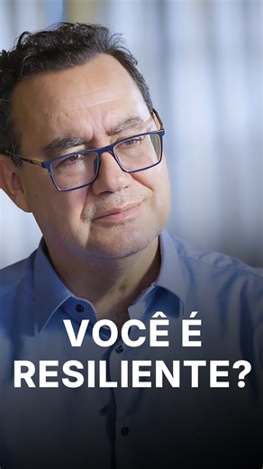 Augusto Cury on Instagram: "Queridos amigos, resiliência não é parecer forte, é saber se manter inteiro diante dos impactos da vida. Quem grita, se exaspera e reage por impulso pode até parecer poderoso, mas revela fragilidade emocional. Os verdadeiramente resilientes enfrentam conflitos com inteligência, abaixam o tom de voz, escolhem o diálogo e sabem a hora de se afastar para preservar a própria paz. Força não é barulho. Força é equilíbrio. Forte abraço, Augusto Cury"