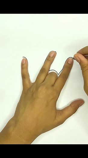 Easy and Fun Giraffe Drawing with Your Hand