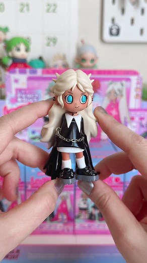 Unboxing the NEW Lil Peach Riot: Loading with Dani