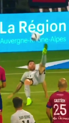 El increíble gol de chilena de Messi ⚽️