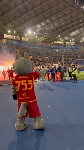 💪🐺 Daje Romolo! Daje Roma! 🔥 #asroma #seriea | AS Roma