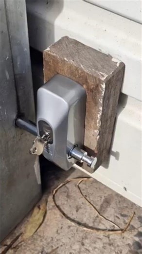 Garage door lock, key safe and spare keys ✅️