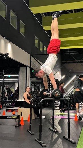 𝕬𝖑𝖊𝖘𝖘𝖎𝖆𝖓 on Instagram: "How would you react? 🏆 Clinic: @hyperbarium This is where I recover after heavy workouts. Recovery is just as important as the training itself. 🔋 📍 Located in Oradea, Romania 🇷🇴 Therapies you can find here: • Hyperbaric Therapy • Cryotherapy (-100°C / -148°F) • IV Vitamin Therapy (Vitamin Drips) • Pressotherapy (Lymphatic Drainage) • Shockwave Therapy • Photobiomodulation (Red Light Therapy) • Magnetic Stimulation • Dry Hydromassage • etc. #calisthenics #gym