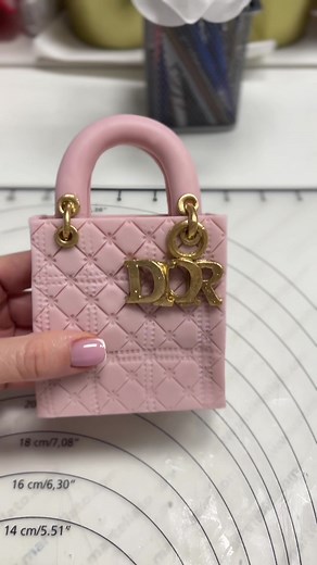 Fondant Sugar Paste Bag Tutorial for Cake Decorating