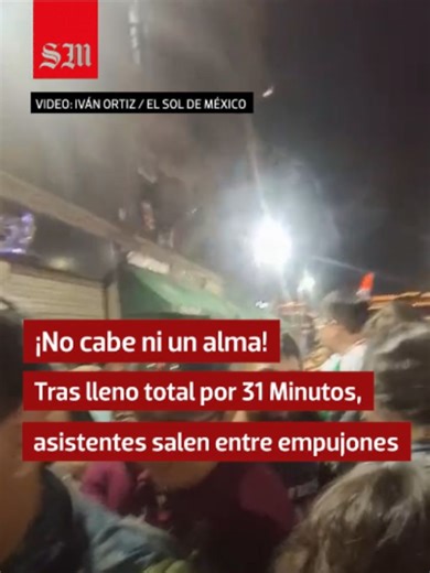 🧦✨ 31 minutos lo logró, no cabe ni un alma más en el Zócalo de la CDMX para su concierto gratuito. El público latino respondió con mucho cariño. 🇲🇽❤️ #cdmx #zocalo #31minutos