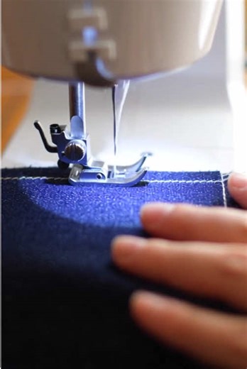 From basic mends to creative quilting, this versatile sewing machine does it all. Enjoy precision with every stitch thanks to its overcasting capability, 39 included stitch patterns, and strong lock- stitch system. 😊😊😊 #sewing #sewingtiktok #sewingmachine #beginnersewing #diy