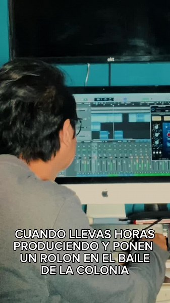 Cuando llevas horas y estas cansado de estar produciendo pero en el baile de la colonia ponen un rolon y te animas 😎 #viral #sonidofamoso #cy #xyzbca #humor
