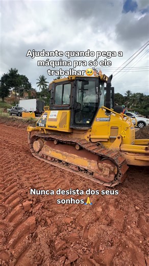 Todo operador já foi ajudante um dia. Ninguém começa no topo, começa aprendendo, errando e insistindo. Se hoje parece distante, continua… o seu dia chega. Nunca desista dos seus sonhos. #NuncaDesista #Sonhos #Evolução #DoZero #Ajudante