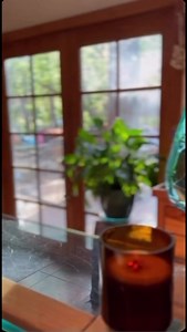 Our glass Purses are so versatile, you can really use them in so many ways. One of our favorite ways is a flower vase 💐 Glass purses are on sale right now for $400 Normally $750!! Get one before they’re gone!! 🪻🌾🌹#glasspurse #glassvase #flowervase #flowers #bouquet #springflowers #decor #fashion #decorinspo #homedecor #glasshandbag #handbags #designerbags #hlassblowing #glassblown #hopkoartglass #sale #shop #exploreage #fyp #reels | Hopko Art Glass