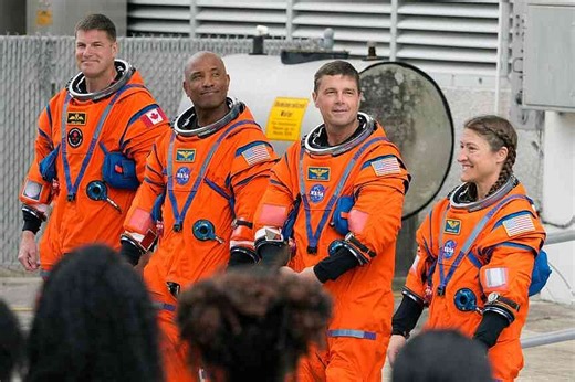 NASA launches lunar mission | Arkansas Democrat Gazette