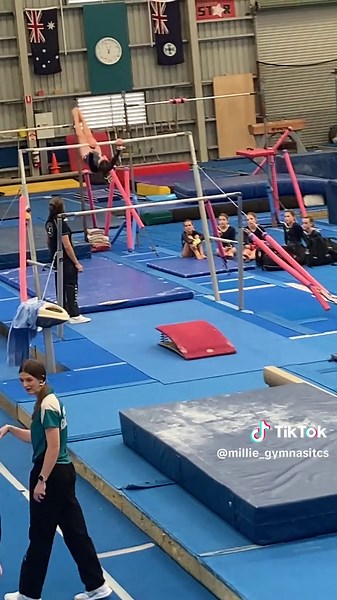 Level 6 Bars Performance at Victoria Park