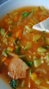 Soppa tal-Barley (madwar 250 kalorija kull platt). Ricetta ghal 4 persuni (platti zghar). Ghal iktar ricetti u ideat, aghmlu LIKE u SEGWU l-pagna Be Healthy Malta | Be Healthy Malta