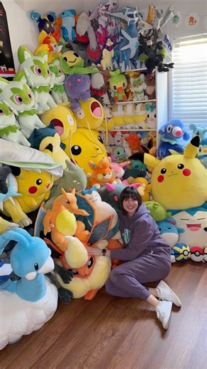 Kimberly 💙⚡️ on Instagram: "Rearranging some Pokémon plushies to make a comfy spot for a life-size Flareon 🧸🧡🔥🤩⏩ (timelapse) #pokemonplush #flareon #pokemon"