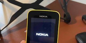 I tried to use a feature phone in 2022