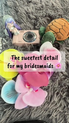 Charming Flower Clips for Bridesmaids