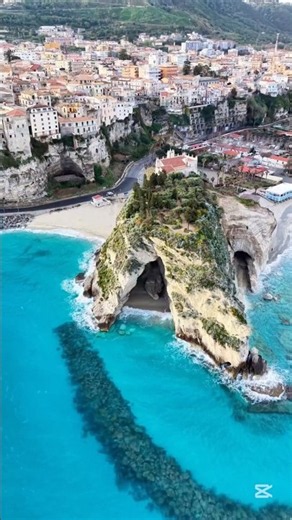 This Italian Town Is Hanging Above the Sea 🇮🇹