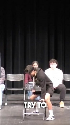 Hypnotized : Why can’t you lift this chair? #hypnosis #hypnotized #hypnosisshow #comedyhypnosisshow