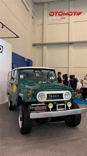 Bicara soal restorasi modifikasi (restomod) mobil klasik, biasanya ada dua tipe pemilik, pertama yang memeluk orisinalitas sepenuhnya, dan kedua yang memadukannya dengan performa buas. Seperti restorasi Land Cruiser FJ45 lansiran tahun 1968 garapan Retouch Pro yang mengusung gaya kedua. Memadukan tampilan klasik dengan mesin supercharged yang kencang. Narasi: Maria Rarindra Video: Gregy Hardianto #kompasotomotif #beritaotomotif #tipsotomotif #toyota #landcruiser #toyotalandcruiser #fj45 #fj40 #h