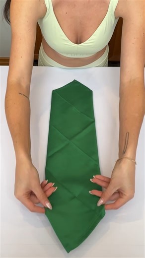 Hosting hack: turn a napkin into a mini snack basket in seconds 🥰 #diy #tutorial #hacks #partyideas #homestyle | Taylor Black