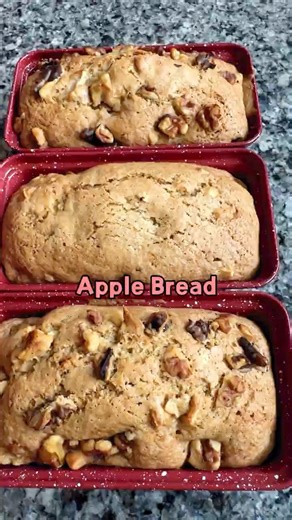 Homemade Apple Bread | Simple Cinnamon Apple Loaf Recipe