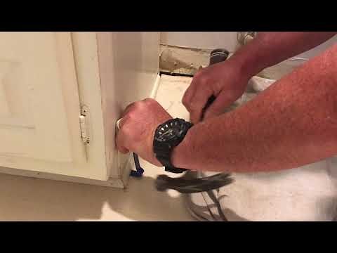 How To Remove Base Shoe Or Quarter Round Trim- SIMPLE & EASY!!