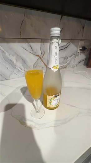 Jessica Alvarez (@jessica.alvarez43)’s videos with drinks - Steen3r