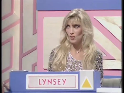 📺 'Blankety Blank' Friday 25 October 1985 -- BBC1: 19:40 "Last time I saw a panel like that," Les confides to a contestant, "was at Nuremburg war trials." Insisting that the payrate for each of them was just 50p, Les is dismayed when guests including Tommy Trinder can't get an answer right. "Our new cat is a timid little thing. Early this morning I saw it being chased by a BLANK round the garden". #BlanketyBlank | Bernie Briffa