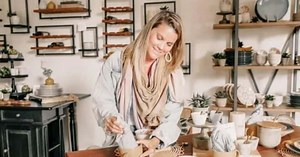 HGTV 'Unsellable Houses' Season 3: What is host Leslie Davis' net worth?