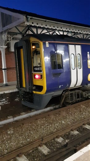 class 158 train 158872 to Hull