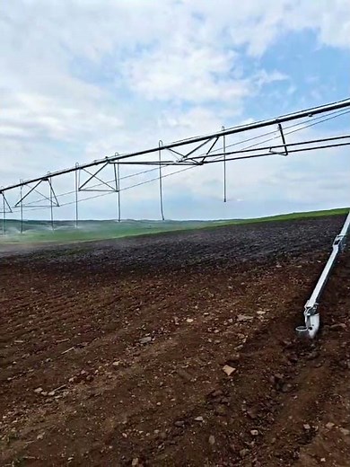 How does new-type 4 wheels Linear irrigation system working？