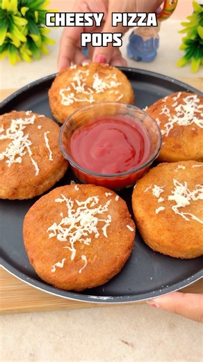 Cheesy Pizza Pops #shorts #pizza #cheese #shortsfeed #pizzapuff #recipe