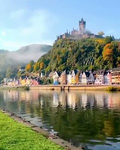 Cochem Castle looks like it belongs in a fairy tale 😍 🎥 @butnomatter.theroadislife 🌎 Germany | Travelzoo