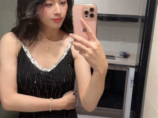 汕头TS，还是喜欢这件衣服