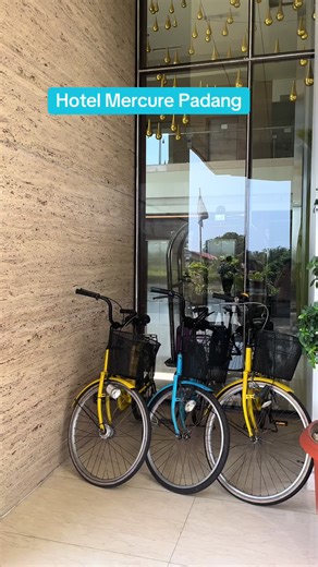 Hotel Mercure Padang Kalo kalian nginep di hotel mercure padang, kalian bisa sewa sepeda ini ya guys. Biar sehat. Yuk lansung klik lokasi d pojok kiri bawah utk pemesanan nya. Biar kalian dapat harga discount. #hotelpadang #hotelmercure #hotelmercurepadang #penginapanpadang #staycation