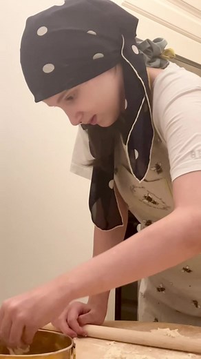 Autistic Kid Safia Spins with Joy | Kinder mit Autismus