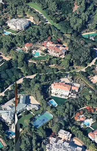 How Much Did Eddie Murphy Pay to Live Like a King #house #usa #livmiami #penthouse #billionairebunker #island #luxury | Viola Hand
