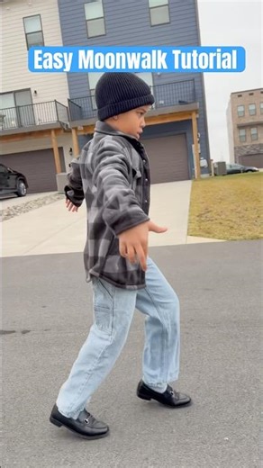 Learn how to do the moonwalk with an easy tutorial for beginners #moonwalk #tutorial #dancetutorial