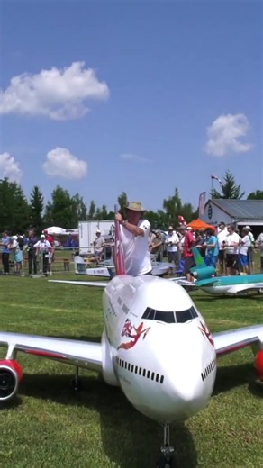 Massive RC Boeing 747 and Two Concordes Amazing Formation Flight