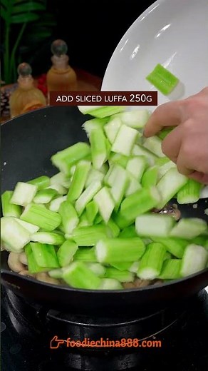 EASY STIR-FRIED LUFFA WITH MUSHROOM & EGGS RECIPE #recipe #cooking #chinesefood #luffa #mushroom