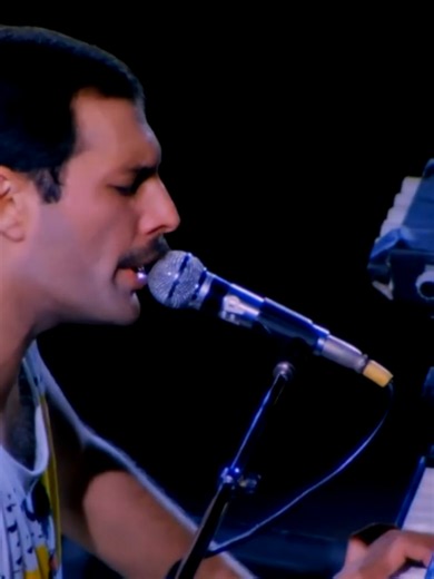 Queen - Bohemian Rhapsody Live in Budapest 1986