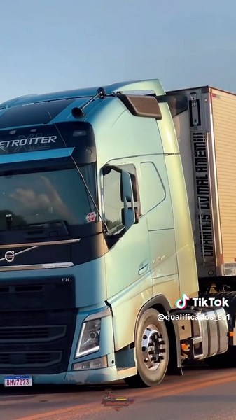 Eduardo Costa - Short Film about Trucking Life in Brazil