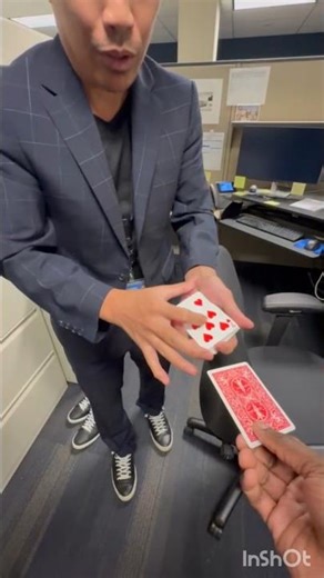 The best close up card trick of all time. #magic #tricks #cardtrick
