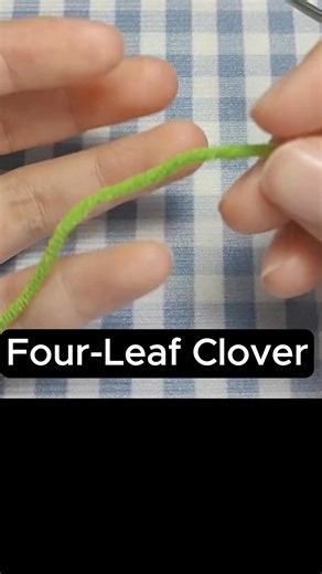 Simple Shamrock Pattern- Four Leaf Clover | Crochet Gift Ideas | DailyCrochet.com