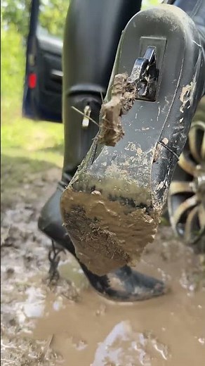 Mud high heels sole. Sinking heels.