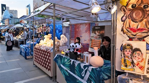 Local creativity shines at Chengdu night market