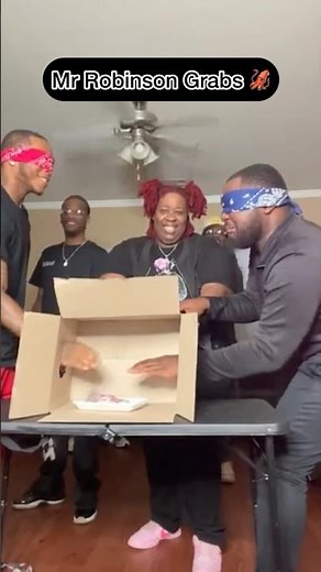 Guess what’s in the Box 🤮🦑 #laugh #Funny #funny Guesswhatsinthebox